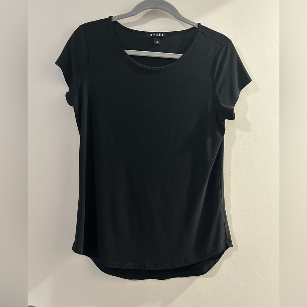 Roz & Ali Black Short Sleeve Top